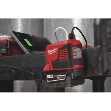 Fuente De Poder 175w M18 Top-off Milwaukee 284620 Color Rojo